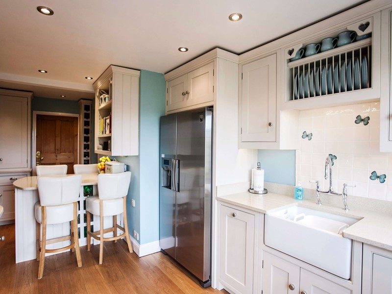 In-Frame Staff Bead Shaker Kitchen in London